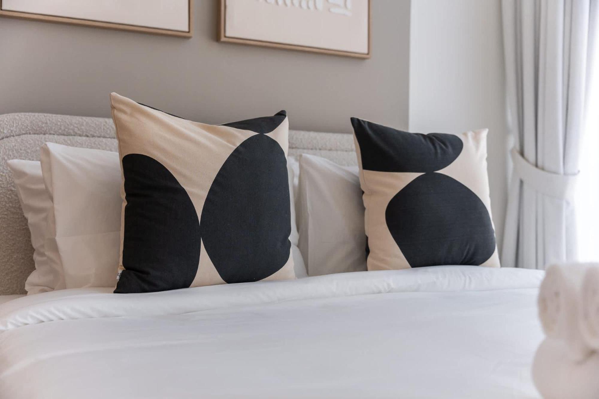 Modern 1-bedroom At Azizi Riviera In Meydan *